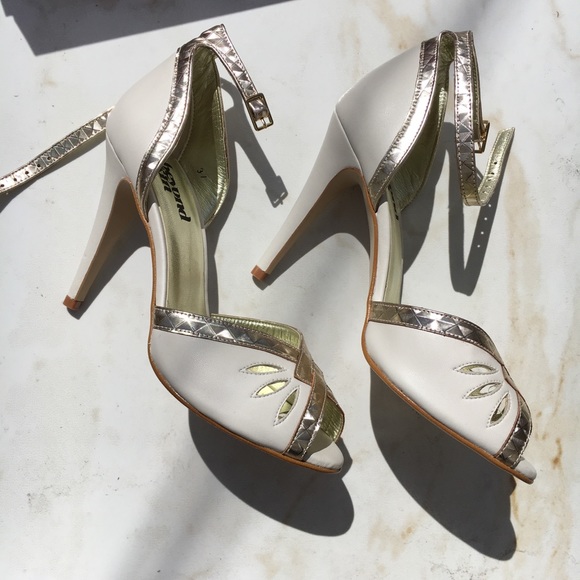 Beyond skin Cream and gold heels - Picture 5 of 8